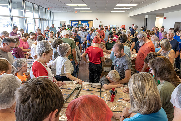 FMSC-PrayingOverPallets
